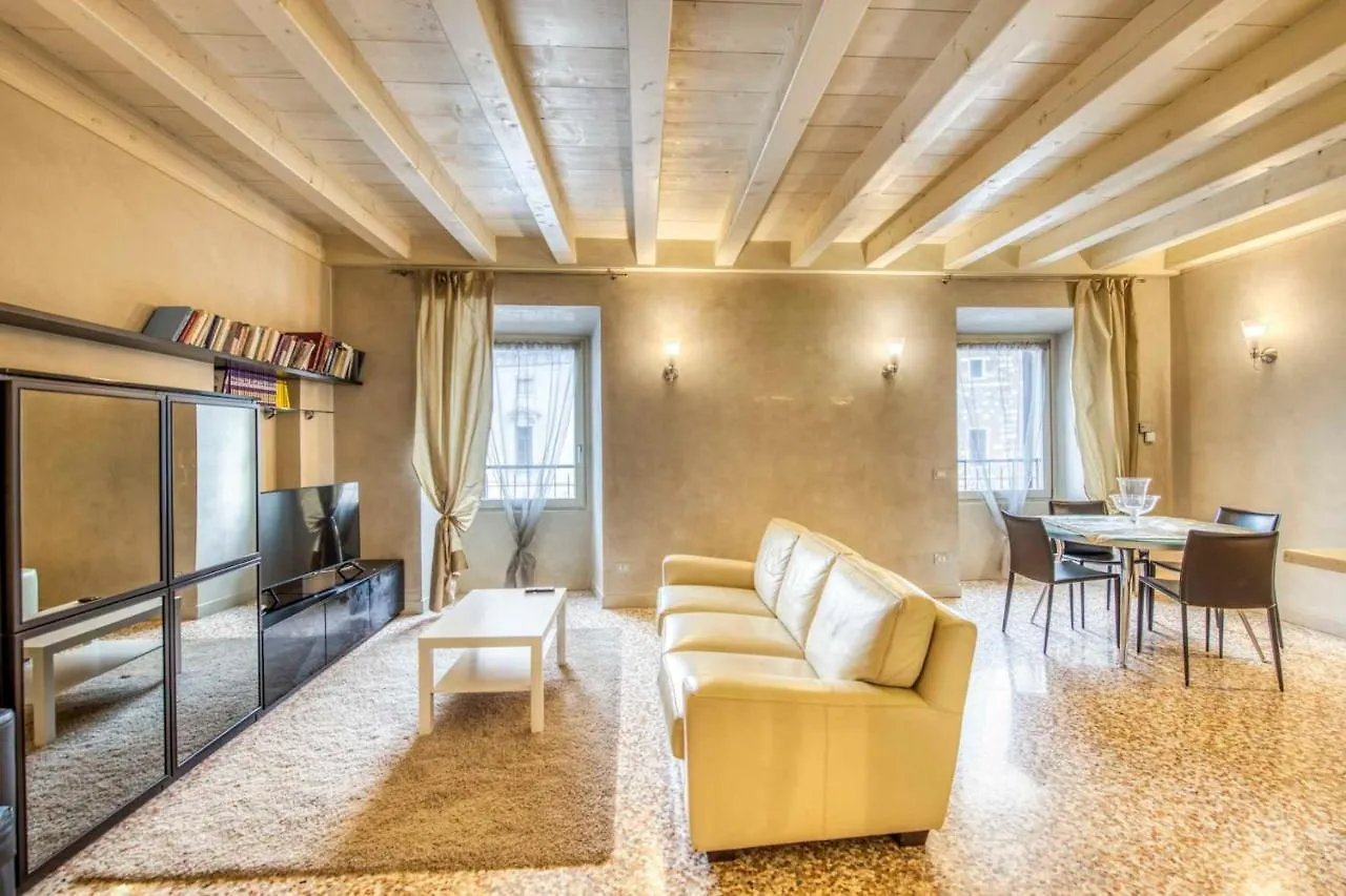 Apartmentsarena - Suite Mercatorum - Piazza Erbe Verona