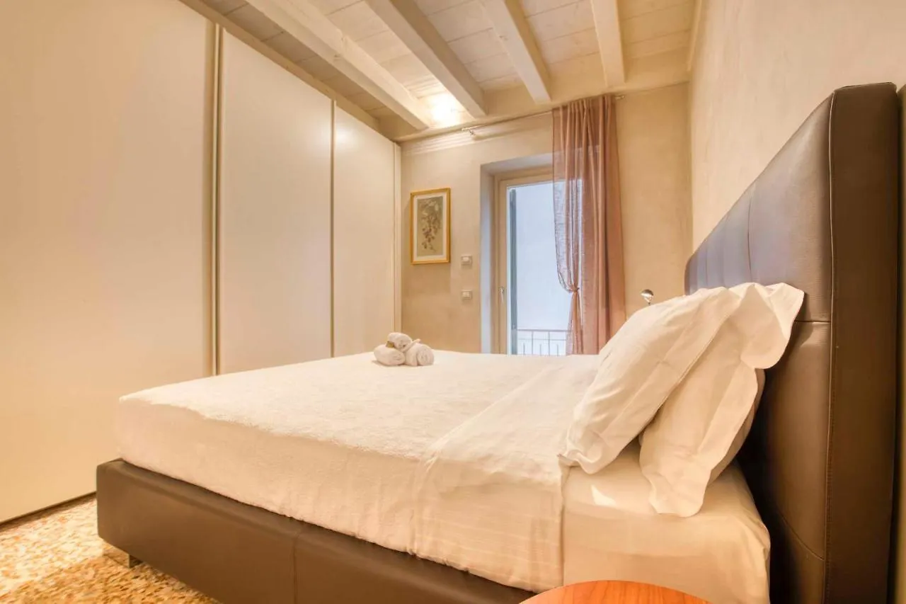 Apartment Apartmentsarena - Suite Mercatorum - Piazza Erbe Verona