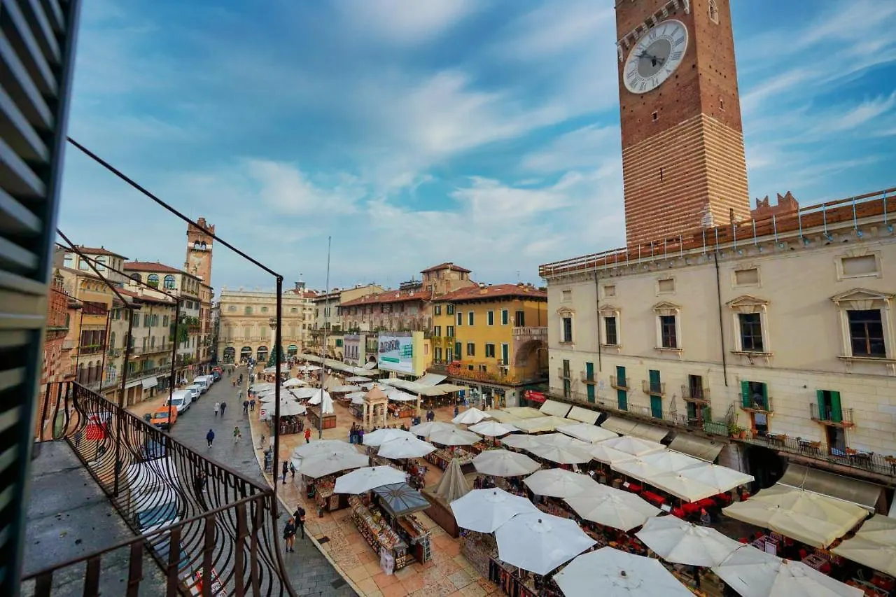 Apartmentsarena - Suite Mercatorum - Piazza Erbe Verona 0*,