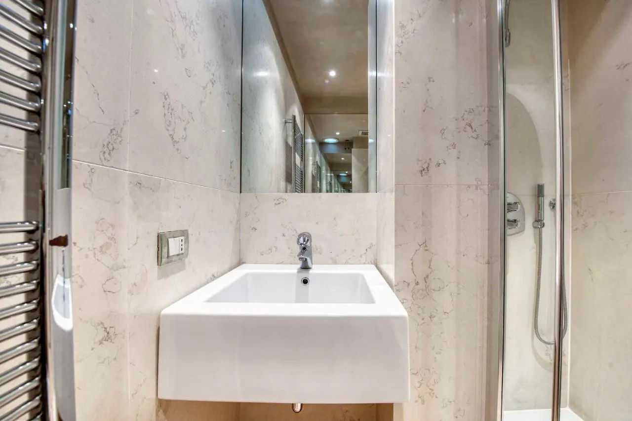 Apartmentsarena - Suite Mercatorum - Piazza Erbe Verona Italy