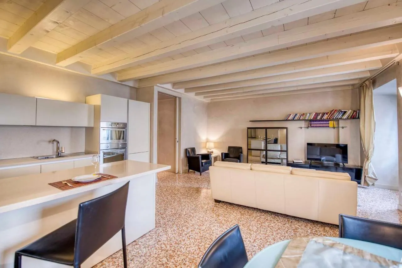 Apartmentsarena - Suite Mercatorum - Piazza Erbe Verona 0*,  Italy