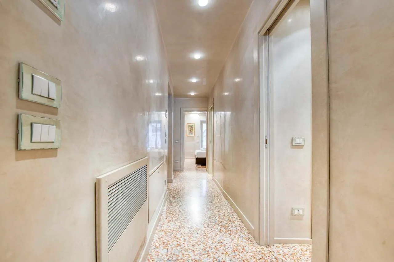Apartment Apartmentsarena - Suite Mercatorum - Piazza Erbe Verona Italy