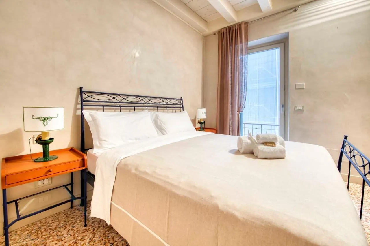Apartmentsarena - Suite Mercatorum - Piazza Erbe Verona 0*,