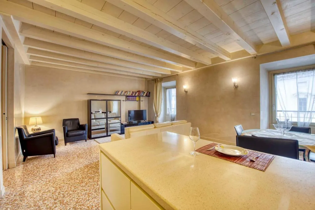 Apartment Apartmentsarena - Suite Mercatorum - Piazza Erbe Verona