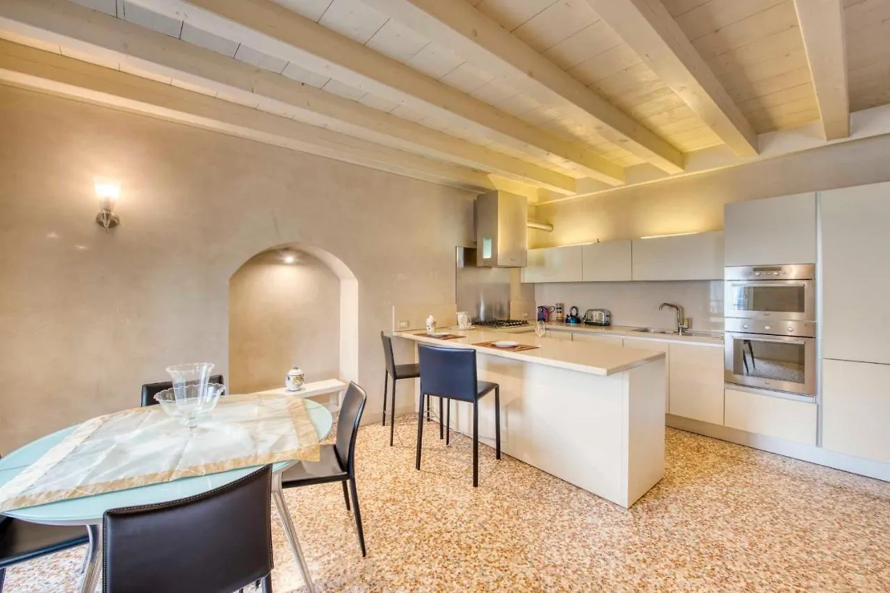 Apartmentsarena - Suite Mercatorum - Piazza Erbe Verona Apartment