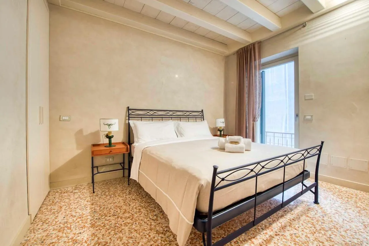 Apartmentsarena - Suite Mercatorum - Piazza Erbe Verona Apartment