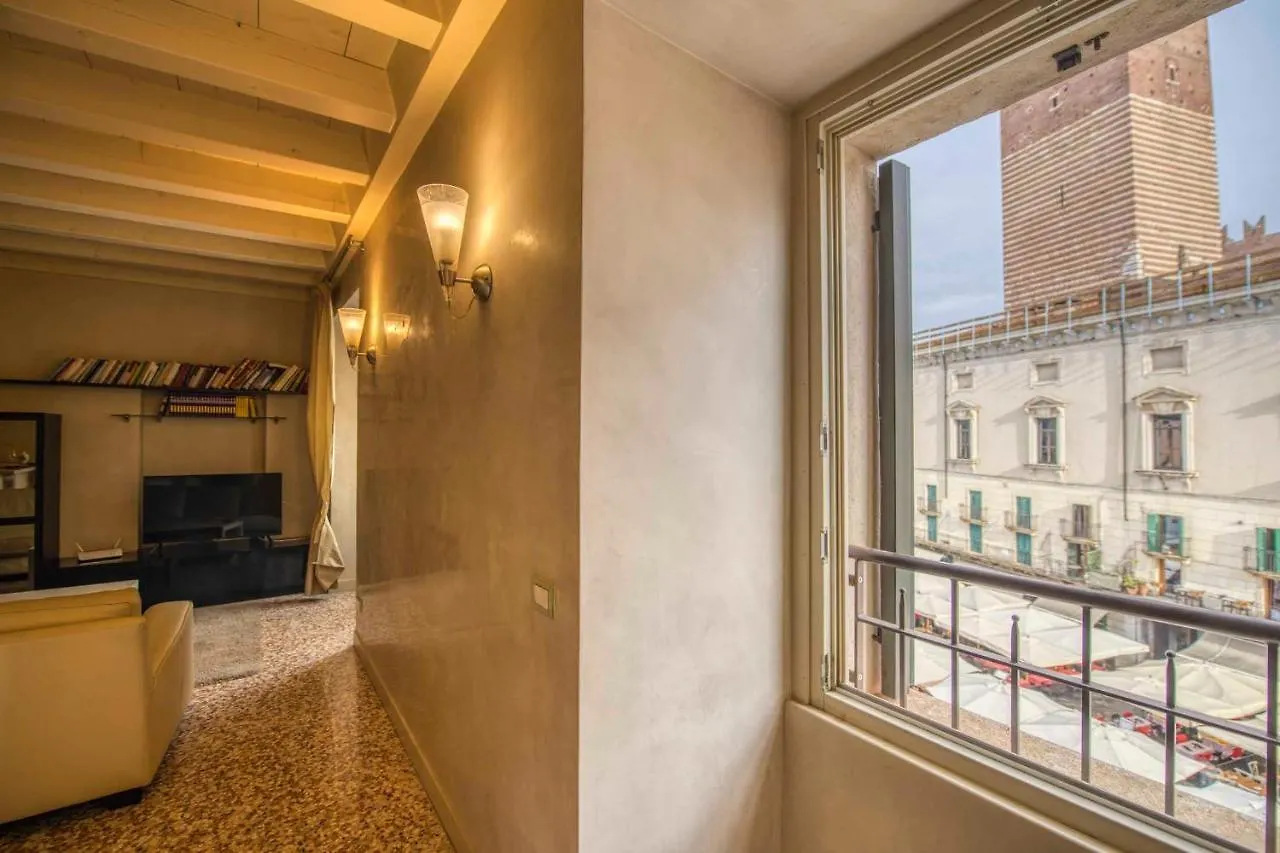 Apartmentsarena - Suite Mercatorum - Piazza Erbe Verona Italy