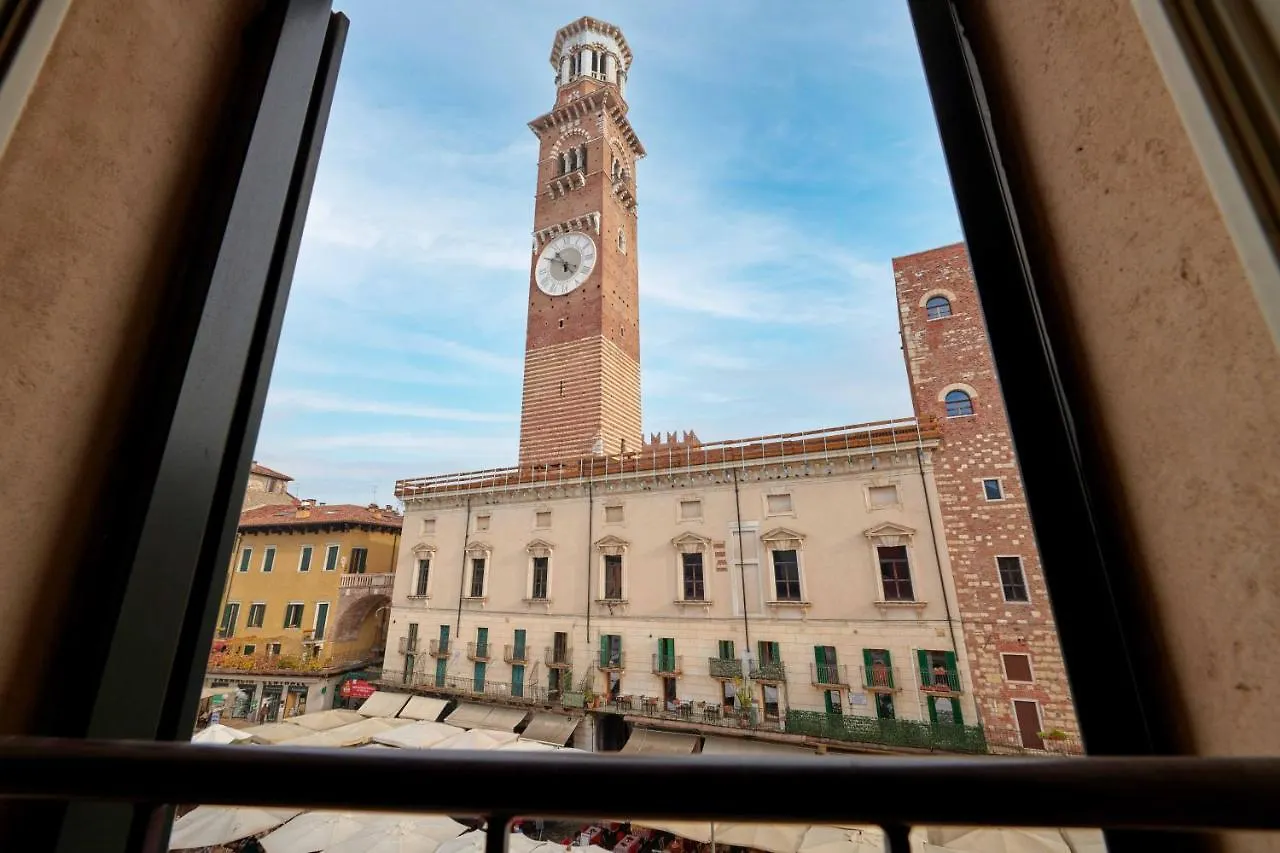 Apartment Apartmentsarena - Suite Mercatorum - Piazza Erbe Verona Italy