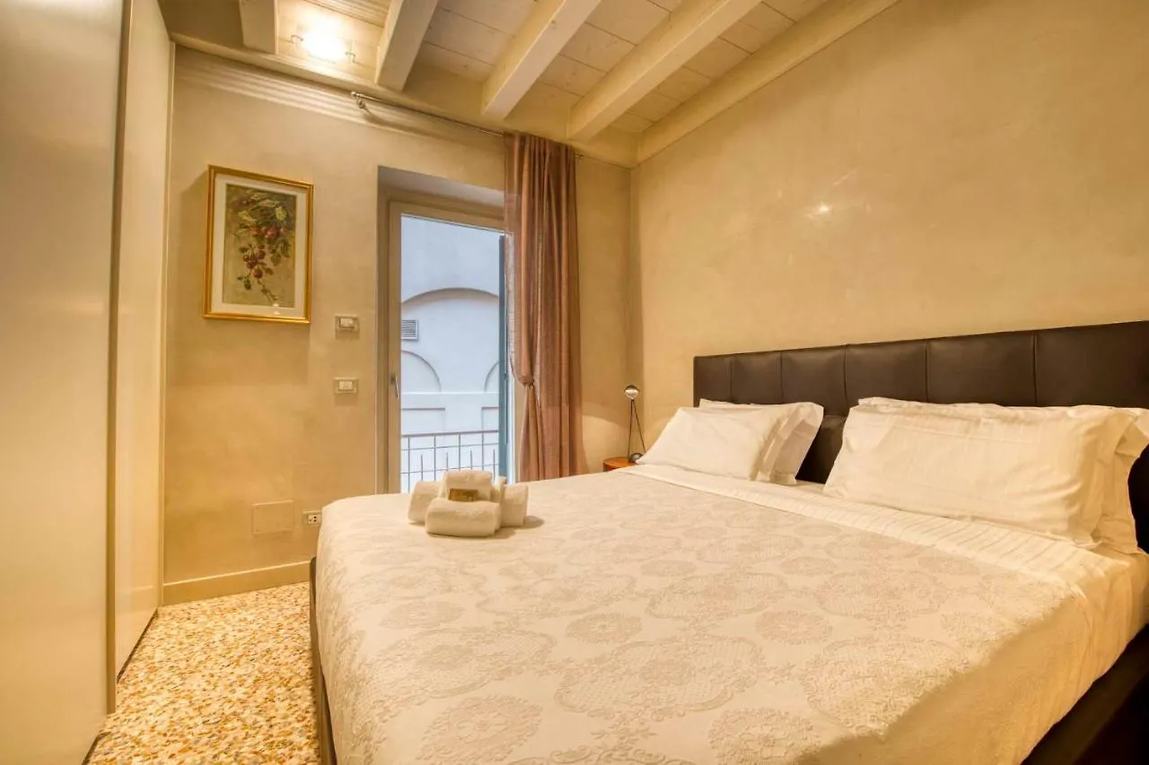 Apartmán Apartmentsarena - Suite Mercatorum - Piazza Erbe Verona