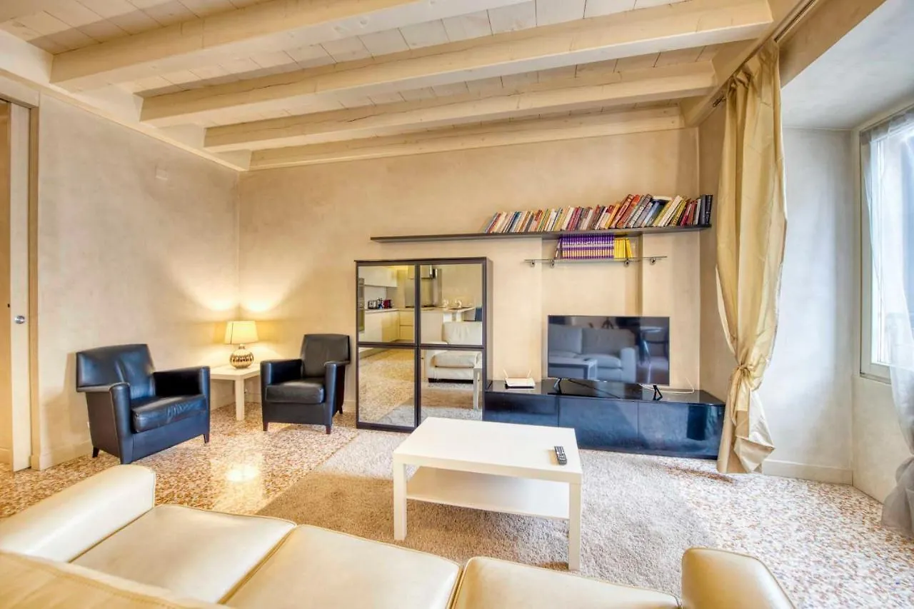 Apartmentsarena - Suite Mercatorum - Piazza Erbe Verona