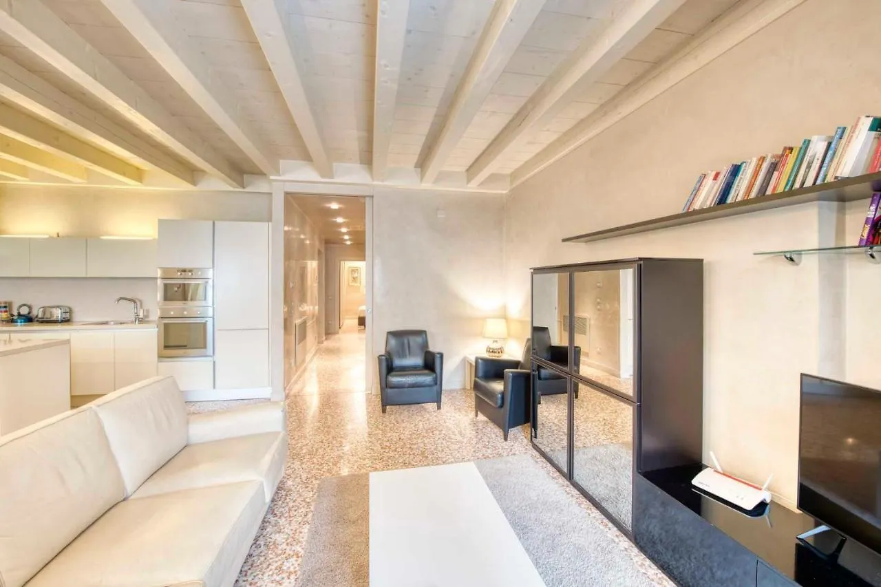 Apartmentsarena - Suite Mercatorum - Piazza Erbe Verona